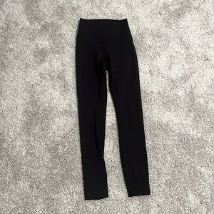 Black Lululemon align leggings.